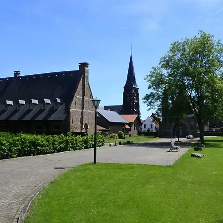 Kasteelhoeve Borgharen - Bed & Breakfast *